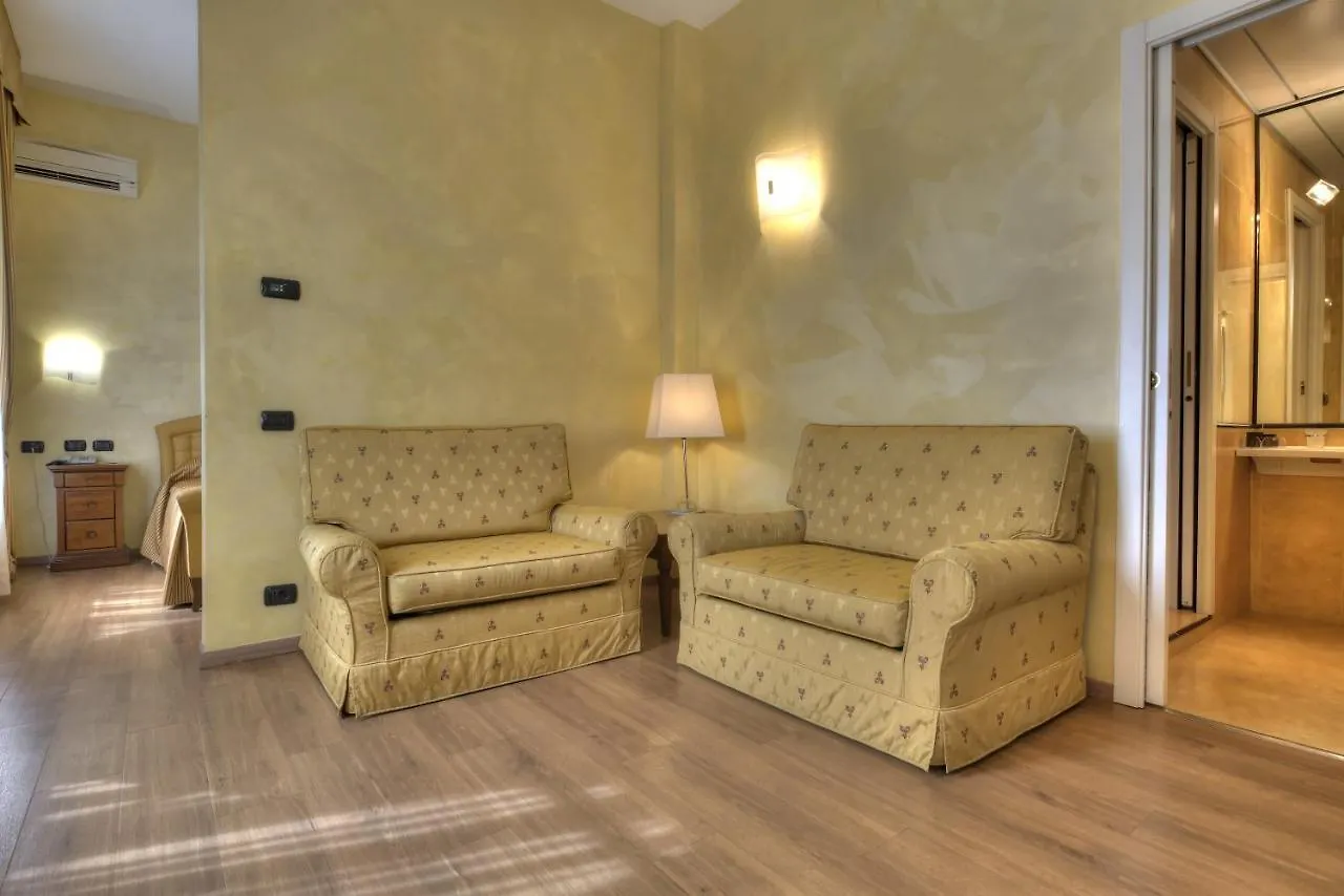 Central Park Hotel מודנה